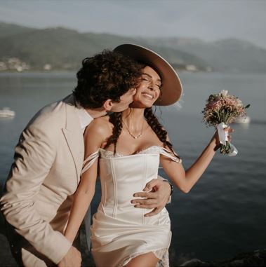 Ebru Şahin'in Makedonya'daki nikahında giydiği gelinlik, sosyal medyada büyük beğeni topladı 22
