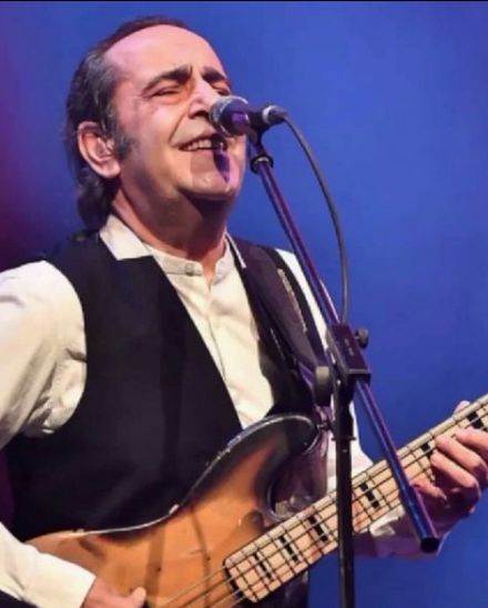 Kanser tedavisi gören ünlü müzisyen ve oyuncu Özkan Uğur sahnelere geri dönüyor! 94