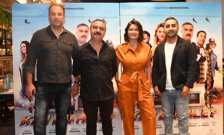 Cengiz Bozkurt ve Nurgül Yeşilçay çok iddialı, bol kahkahalı bol aksiyonlu bir film Kim Bu Aile 7