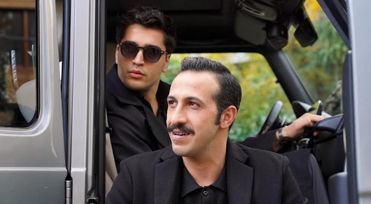 Yalı Çapkını ile patlama yapan Mert Ramazan Demir, rol arkadaşıyla ayrılmaz bir ikili oldu! 8