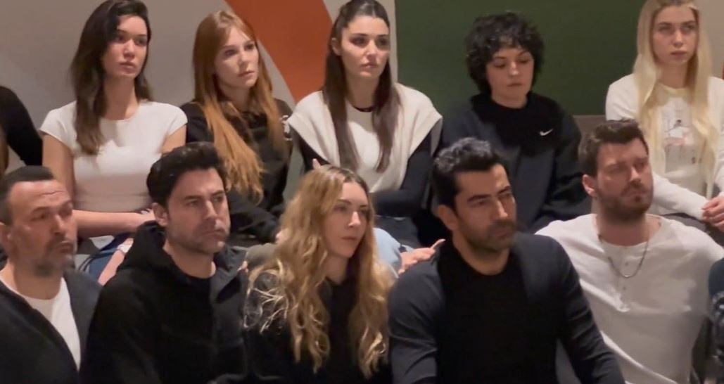 Hande Erçel, Kıvanç Tatlıtuğ, Sıla Türkoğlu, Demet Özdemir gibi pek çok oyuncunun fanları harekete geçti, büyük kampanya başlattılar! 8 Hande Erçel, Kıvanç Tatlıtuğ, Sıla Türkoğlu, Demet Özdemir gibi pek çok oyuncunun fanları harekete geçti, büyük kampanya başlattılar! 8