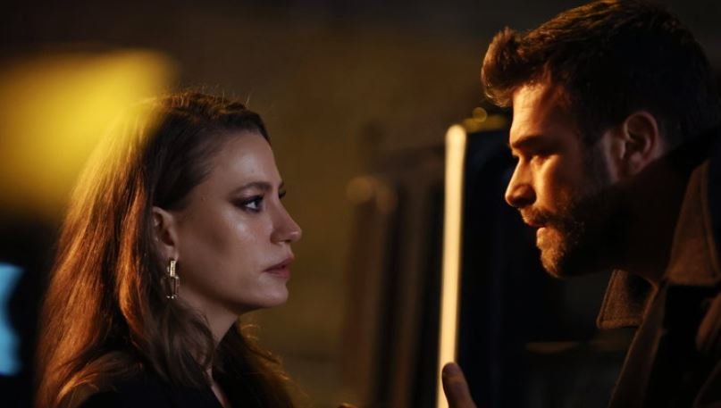 Serenay Sarıkaya ile Kıvanç Tatlıtuğ'un sanki kamera yokmuş halleri izleyiciyi Aile dizisine çekiyor! 26