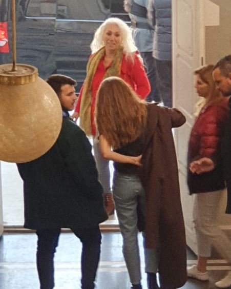 Baba dizisine veda eden ünlü bir oyuncu hemen yeni dizi Aile'ye başladı! 11