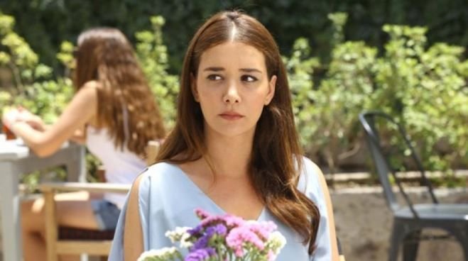 Algı Eke Kimdir? Nereli – Boyu – Yaşı – Dizileri – Ailesi 7 Algı Eke Kimdir? Nereli – Boyu – Yaşı – Dizileri – Ailesi 7