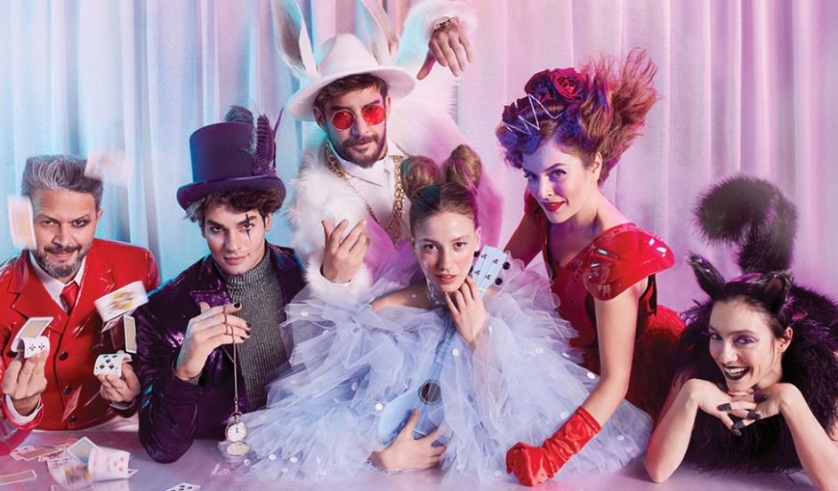 Aile dizisiyle gündemden düşmeyen Serenay Sarıkaya'nın Alice Müzikali için son 10 gösteri! 7