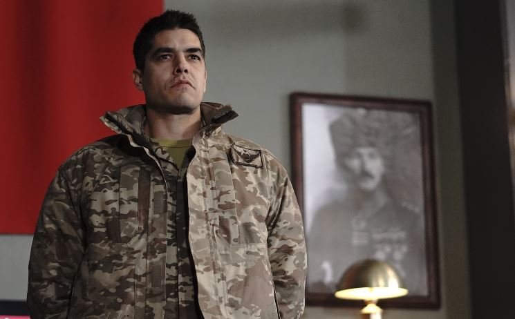 Al Sancak dizisinin Selçuk'u Ahmet Olgun Sünear da bir asker çocuğu! 7