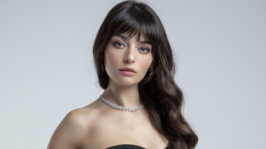 Ayça Ayşin Turan Kimdir? Nereli – Boyu – Yaşı – Dizileri – Ailesi 7 Ayça Ayşin Turan Kimdir? Nereli – Boyu – Yaşı – Dizileri – Ailesi 7