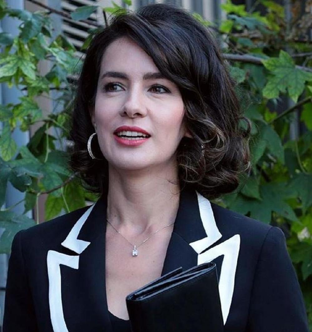 Ayfer Dönmez Kimdir? Nereli – Boyu – Yaşı – Dizileri – Ailesi 7 Ayfer Dönmez Kimdir? Nereli – Boyu – Yaşı – Dizileri – Ailesi 7