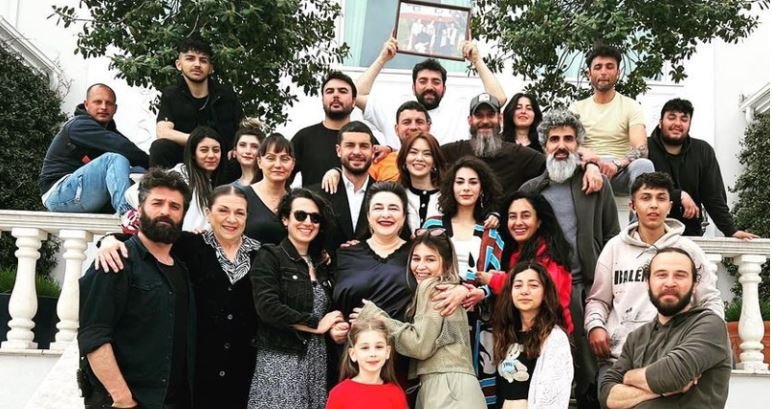 Bir Küçük Gün Işığı dizisinin setinde ayrılık adeta 'bir yıldız kaydı' sözünü hatırlattı! 9 Bir Küçük Gün Işığı dizisinin setinde ayrılık adeta 'bir yıldız kaydı' sözünü hatırlattı! 9
