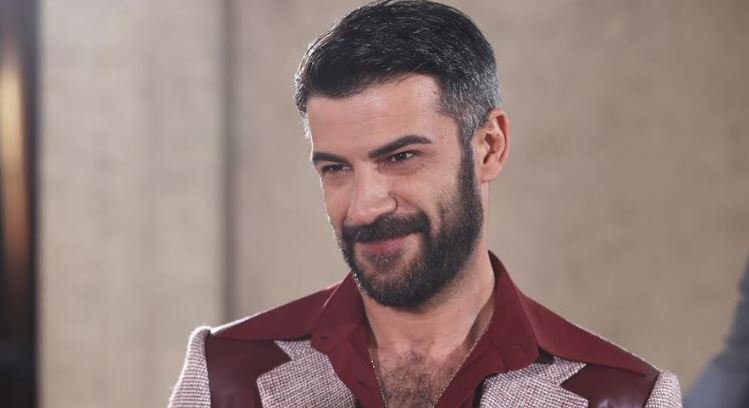 Rüzgar Aksoy Kimdir? Nereli – Boyu – Yaşı – Dizileri – Ailesi 7