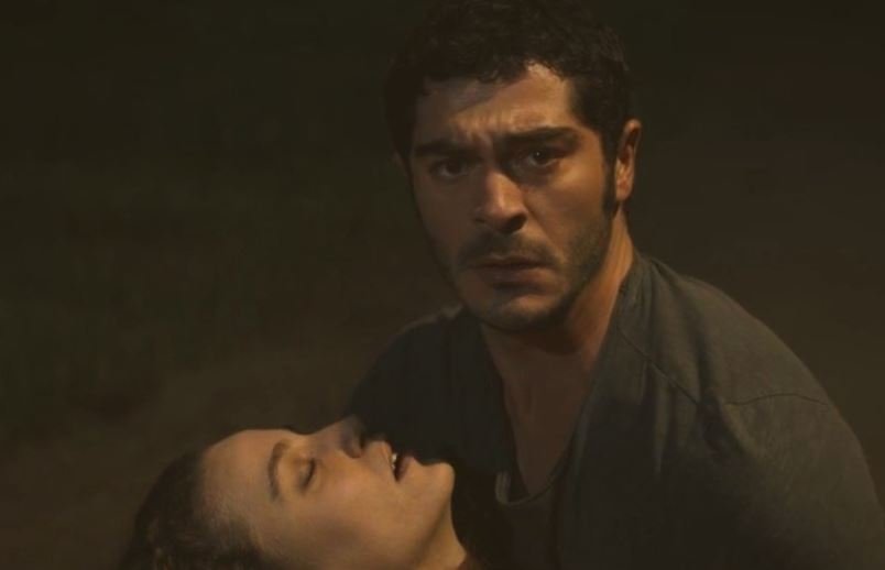 Şahmaran dizisiyle, Serenay Sarıkaya ve Burak Deniz, IMDB'de sürpriz yaptı! 9 Şahmaran dizisiyle, Serenay Sarıkaya ve Burak Deniz, IMDB'de sürpriz yaptı! 9