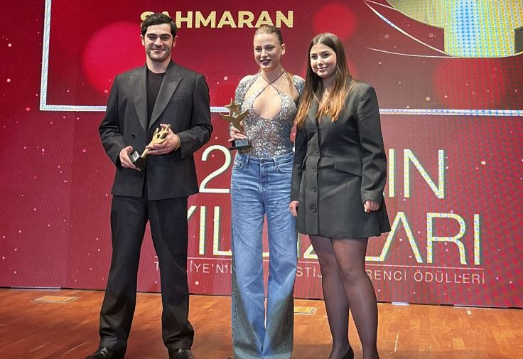 Burak Deniz bir dizi ile ödül kazanırken, bir başka projede ise büyük talihsizlik yaşadı! 7 Burak Deniz bir dizi ile ödül kazanırken, bir başka projede ise büyük talihsizlik yaşadı! 7