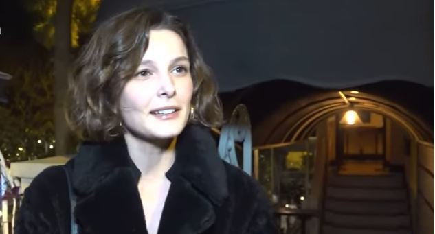 Büşra Develi, hayranlarına 2023 yılının ilk dizi müjdesini heyecanla duyurdu! 7 Büşra Develi, hayranlarına 2023 yılının ilk dizi müjdesini heyecanla duyurdu! 7