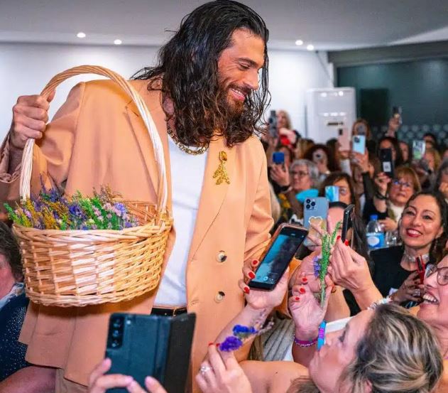 Can Yaman kadın hayranları ile çok özel bir bağ kurmayı başardı! 7 Can Yaman kadın hayranları ile çok özel bir bağ kurmayı başardı! 7