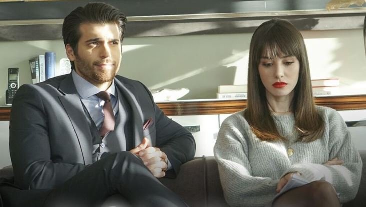 Son 3 televizyon dizisi tutmayan Özge Gürel'in başarıda başarıya koşan eski bir dizisi öne çıkıyor! 7