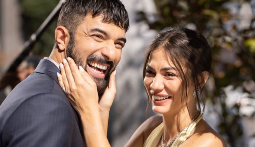 Demet Özdemir ve Engin Akyürek'in başrolündeki Adım Farah dizisini kurtarmak için her yol deneniyor! 7 Demet Özdemir ve Engin Akyürek'in başrolündeki Adım Farah dizisini kurtarmak için her yol deneniyor! 7