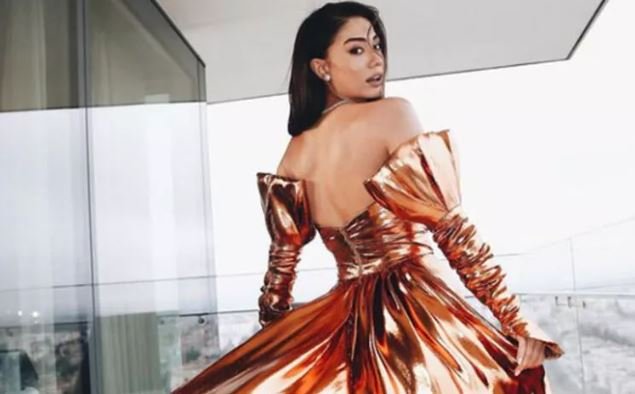 İşte Demet Özdemir'in çok beğenilen kapak pozu! 8
