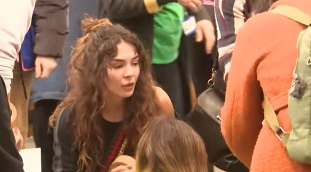 Lavanta Konağı dizisinin başrol oyuncusu Ebru Şahin'in yüreği yardımseverlikle dolu! 7