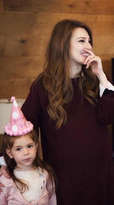 Kiralık Aşk'ı izleyenlere sürpriz! Çöp Adam dizisinde Elçin Sangu'nun çocukluğunu oynayan isim bakın kim çıktı? 9 Kiralık Aşk'ı izleyenlere sürpriz! Çöp Adam dizisinde Elçin Sangu'nun çocukluğunu oynayan isim bakın kim çıktı? 9