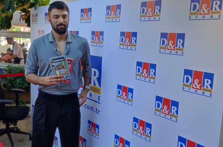 Engin Akyürek'i rollerinden tanıyan ama, gerçek kişiliğini görmek isteyenler için yepyeni bir yol var! 7