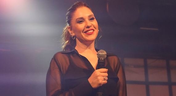 Aynı dizide oynuyorlar, aynı fikri savunuyorlar! Evrim Alasya ile Müjde Uzman'ın gücü işte bu! 8