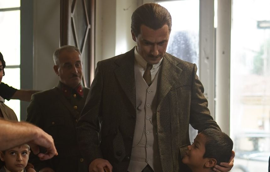 Hakan Dinçkol reklam filminde Atatürk'ü canlandırdı 7 Hakan Dinçkol reklam filminde Atatürk'ü canlandırdı 7