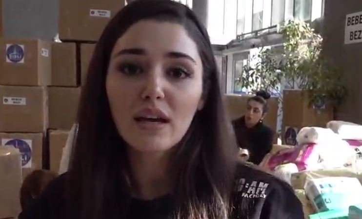 Hande Erçel, depremzedeler için tasarladığı tişörtle poz verdi, hayranları bayıldı! 9