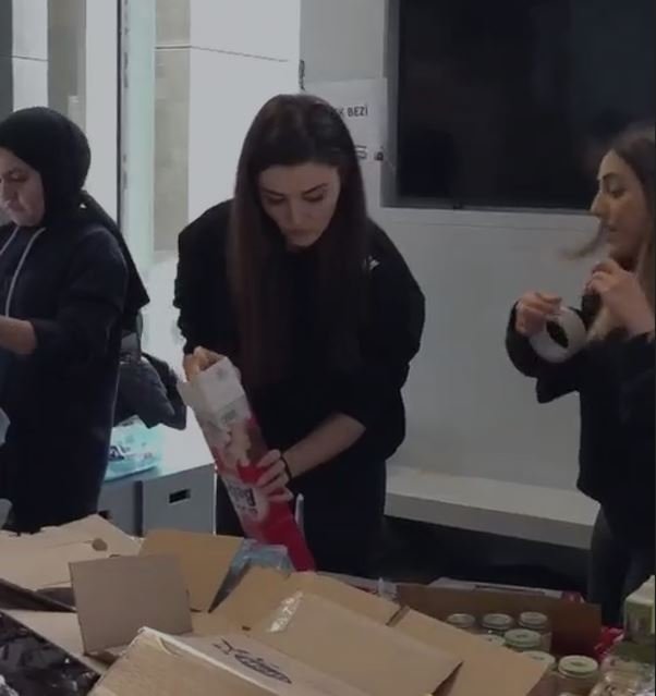 Hande Erçel'in çok özel bir amaç için yaptığı tasarım hem hayran bıraktı hem de çok duygulandırdı! 8