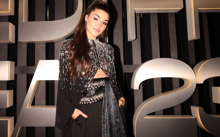Hande Erçel katıldığı uluslararası festivalde giyim tarzıyla dikkat çekti! 7 Hande Erçel katıldığı uluslararası festivalde giyim tarzıyla dikkat çekti! 7
