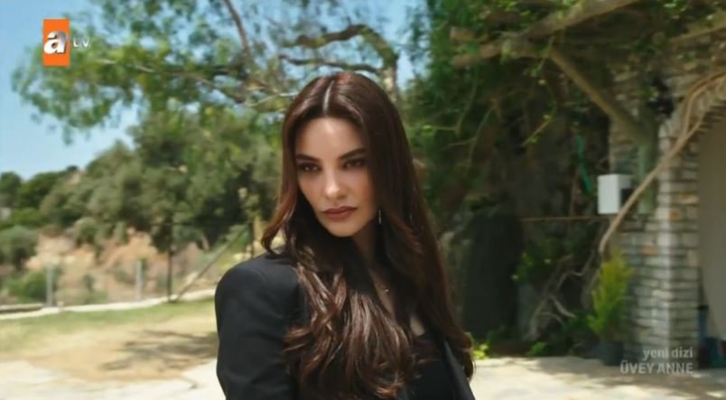 "Doğduğun ev kaderindir" sözünü Hazal Filiz Küçükköse tarihe gömüyor! 7 "Doğduğun ev kaderindir" sözünü Hazal Filiz Küçükköse tarihe gömüyor! 7