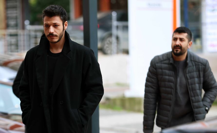 Kubilay Aka yeni dizisi İnci Taneleri'nin setinde kariyerinin en özel anlarını yaşıyor! 7