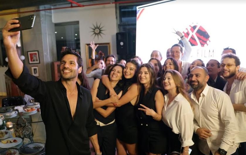 Kader Bağları dizi ekibi zor bir görev üstlendi, başrol çiftinin uyumu beğenildi! 7