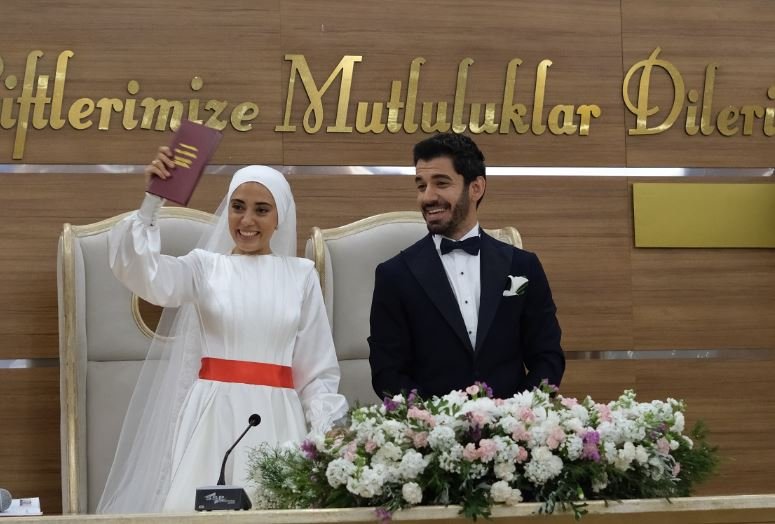 Kızılcık Şerbeti dizisinin ikinci sezonu, ilk sezondan daha bomba hikayelerle dolu olacak! İşte ilk tüyolar! 7