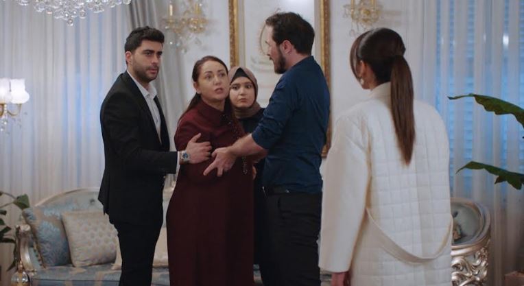 Kızılcık Şerbeti dizisinde Alev'e öfkelenen Pembe hırsını Doğa'dan alıyor! 7