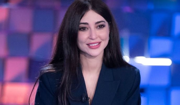 Melike İpek Yalova, İtalya'da büyük bir ilgiyle karşılandı! 7 Melike İpek Yalova, İtalya'da büyük bir ilgiyle karşılandı! 7