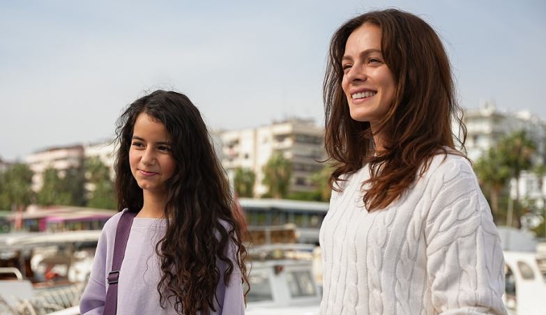 Sandık Kokusu dizisinde izleyiciler Özge Özpirinçci'nin içine düştüğü durum ile şoke olacak! 7 Sandık Kokusu dizisinde izleyiciler Özge Özpirinçci'nin içine düştüğü durum ile şoke olacak! 7
