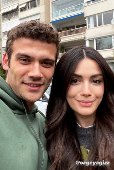 Özge Yağız ve Caner Topçu'dan gelen yeni fotoğraf, hayranları heyecanlandırdı! 8 Özge Yağız ve Caner Topçu'dan gelen yeni fotoğraf, hayranları heyecanlandırdı! 8