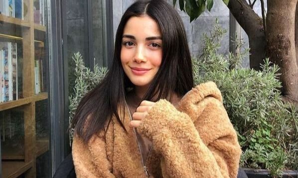 Özge Yağız Kimdir? Nereli – Boyu – Yaşı – Dizileri – Ailesi 7 Özge Yağız Kimdir? Nereli – Boyu – Yaşı – Dizileri – Ailesi 7