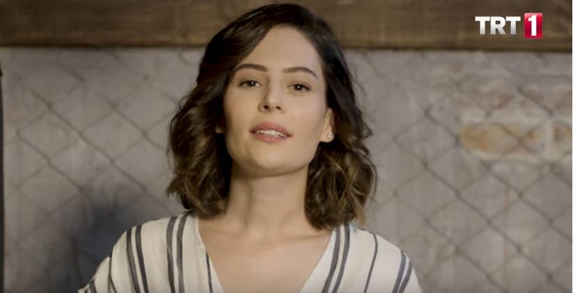 Yıldız Çağrı Atiksoy Kimdir? Nereli – Boyu – Yaşı – Dizileri – Ailesi 7