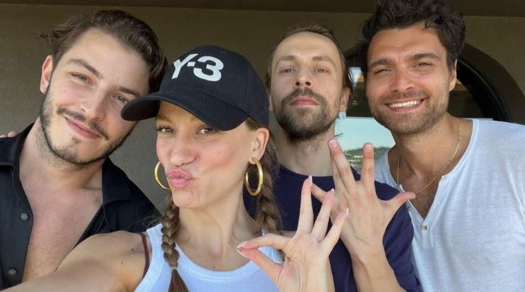Aile dizisinden sonra Serenay Sarıkaya'nın yeni Netflix dizisinde de bomba gibi bir kadro var! 7