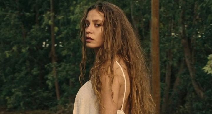 Serenay Sarıkaya için Kıvanç Tatlıtuğ ile partner olduğu Aile dizisi artık daha önemli hale geldi! 8 Serenay Sarıkaya için Kıvanç Tatlıtuğ ile partner olduğu Aile dizisi artık daha önemli hale geldi! 8