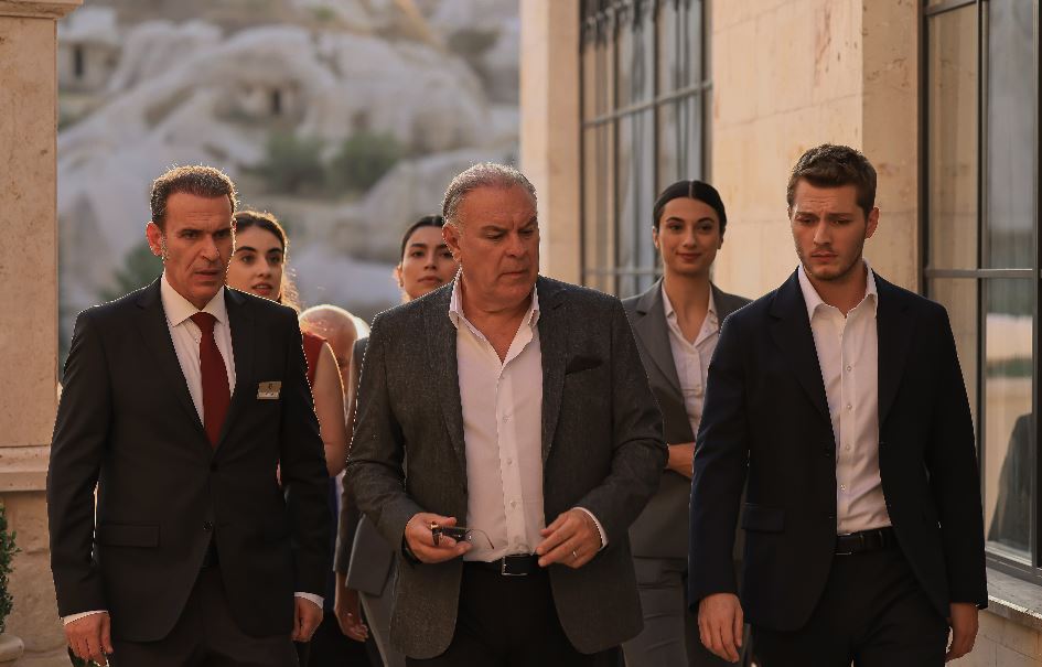 Gizemli ve entrika dolu Siyah Kalp dizisinin Kapadokya'daki setinde her şey yolunda! 6