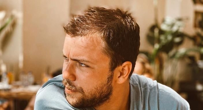 Tolga Sarıtaş Kimdir? Nereli – Boyu – Yaşı – Dizileri – Ailesi 7