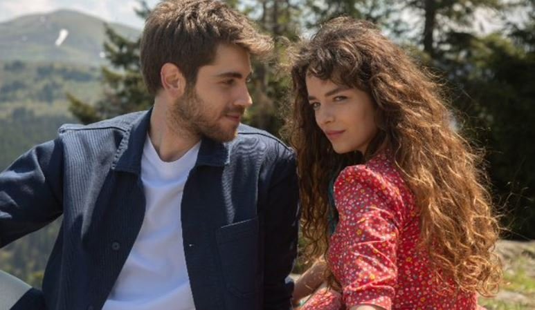 Emre Bey ile Buse Meral yaz döneminin favori dizi çifti olmaya göz kırpıyor! 8