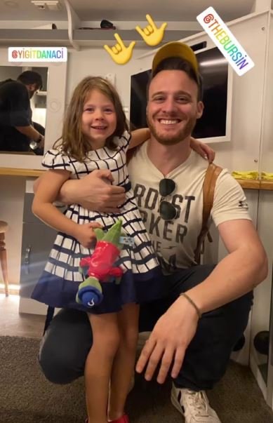 Ya Çok Seversen dizisi görkemli başladı ama öyle bitmedi! Kerem Bürsin için durum daha da karışık! 7 Ya Çok Seversen dizisi görkemli başladı ama öyle bitmedi! Kerem Bürsin için durum daha da karışık! 7