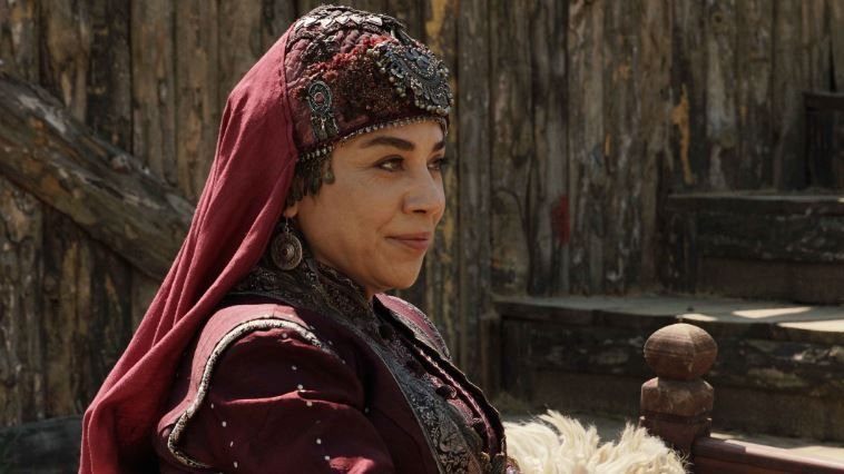 Yeşim Ceren Bozoğlu Kimdir? Nereli – Boyu – Yaşı – Dizileri – Ailesi 7