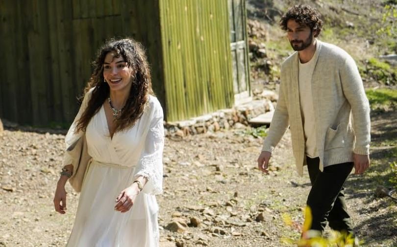 Ebru Şahin için gerçek bir dizi sınavı başlıyor! Yüz Yıllık Mucize, oyuncu için bir baş yapıt olabilir! 8