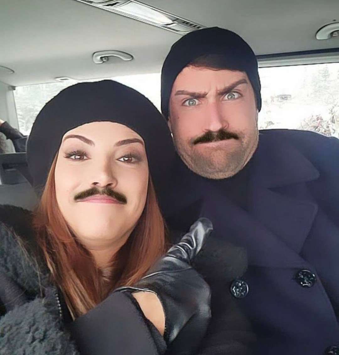 Çağlar Ertuğrul’un esprili paylaşımlarına bu kez rol arkadaşı Deniz Baysal da katıldı! 8