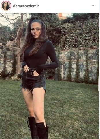Demet Özdemir'den sonra Neslihan Atagül'den dondurucu soğukta bir garip poz sevdası! 10
