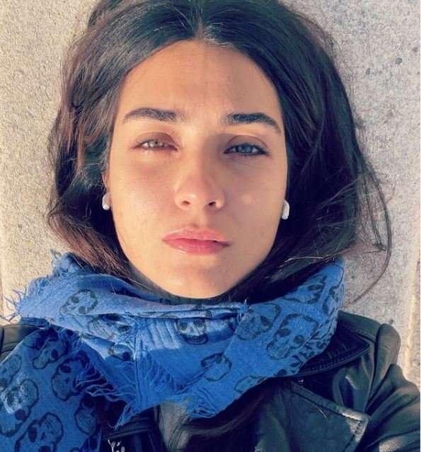 Tuba Büyüküstün hem eski dizisi hem güzelliği ile gündem oldu! 37